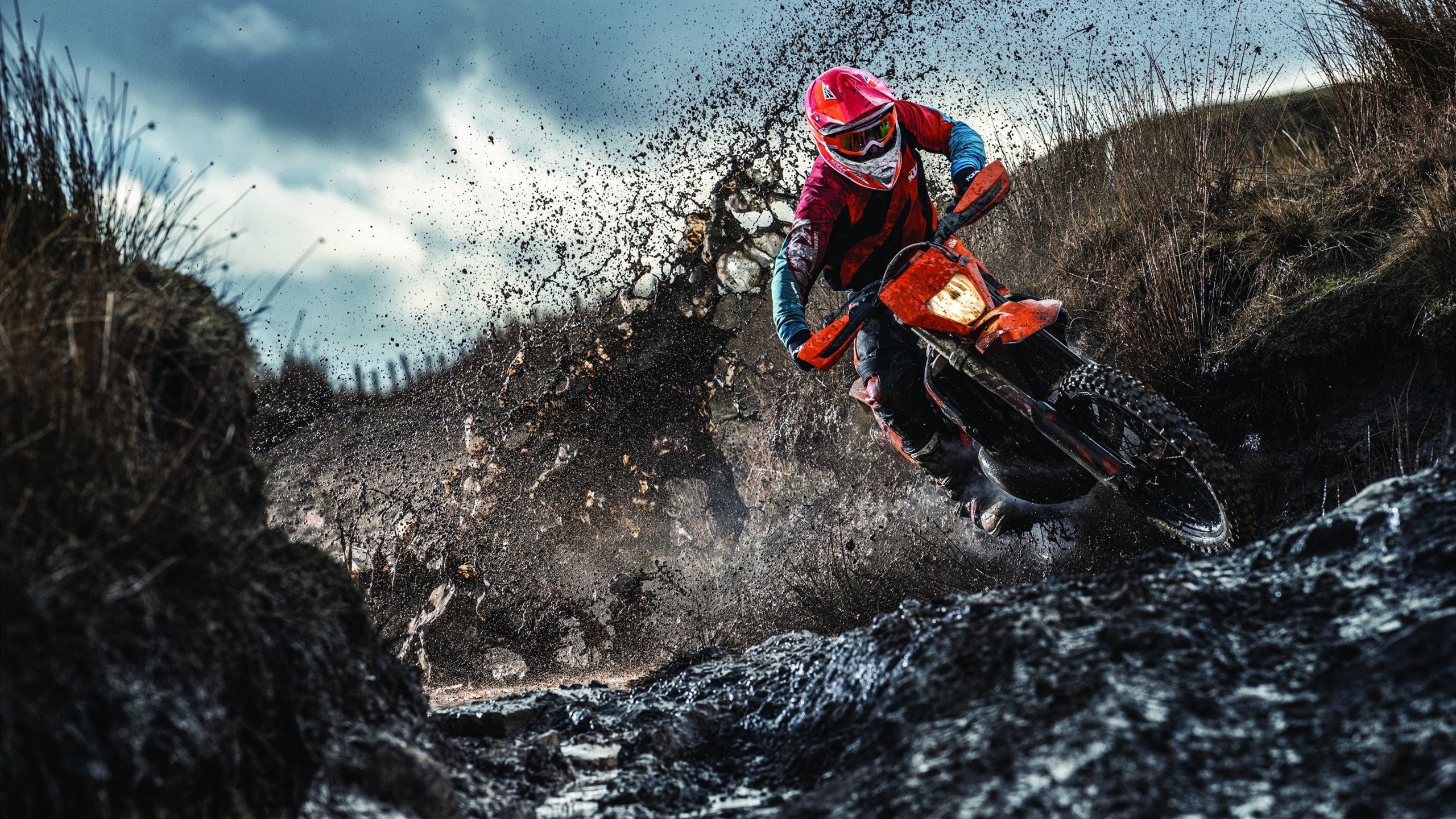 爱游戏2026-德甲争冠战之夜,杰伦格林扛起全队,当篮球的孤勇者闯入足球的圣殿